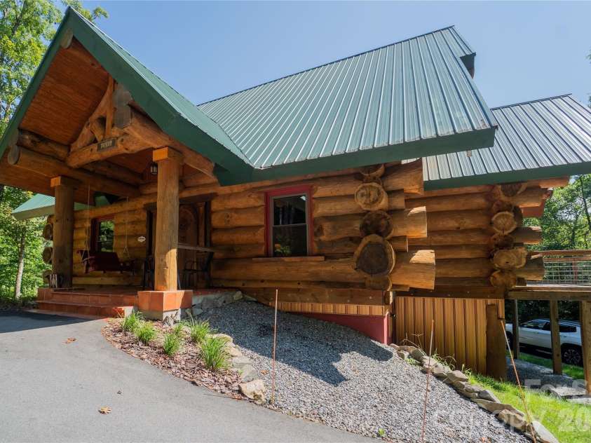 142 Southwood Drive, Brevard, NC 28712.  MLS# CAR4420666, YatesRealty ID 48250. 