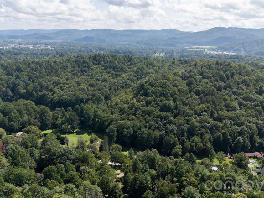 142 Southwood Drive, Brevard, NC 28712.  MLS# CAR4420666, YatesRealty ID 48250. 