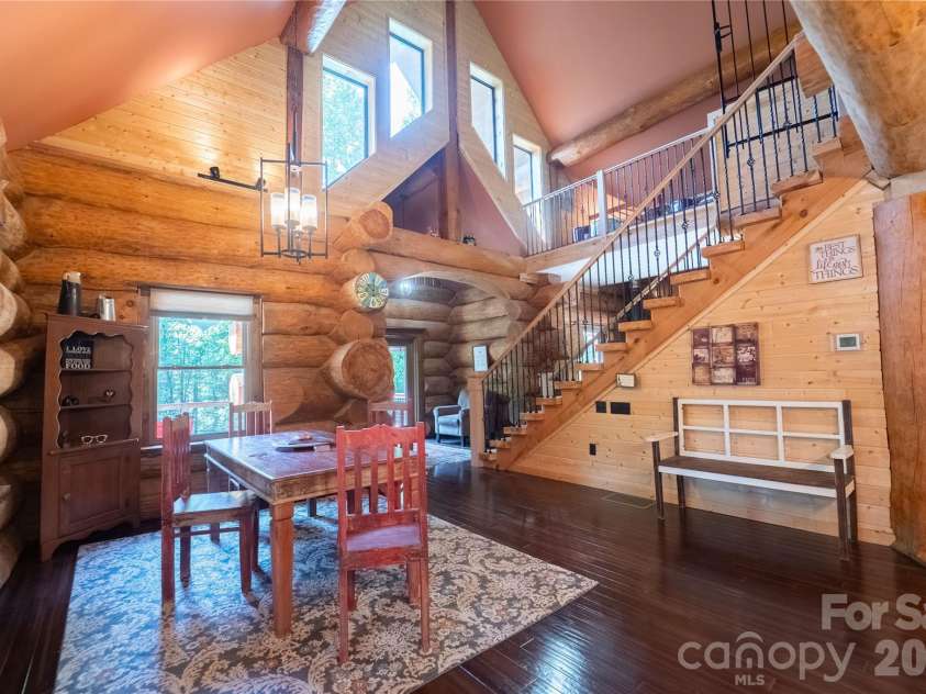142 Southwood Drive, Brevard, NC 28712.  MLS# CAR4420666, YatesRealty ID 48250. Dining area