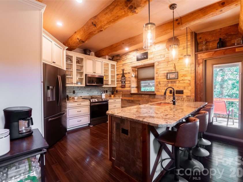 142 Southwood Drive, Brevard, NC 28712.  MLS# CAR4420666, YatesRealty ID 48250. Kitchen