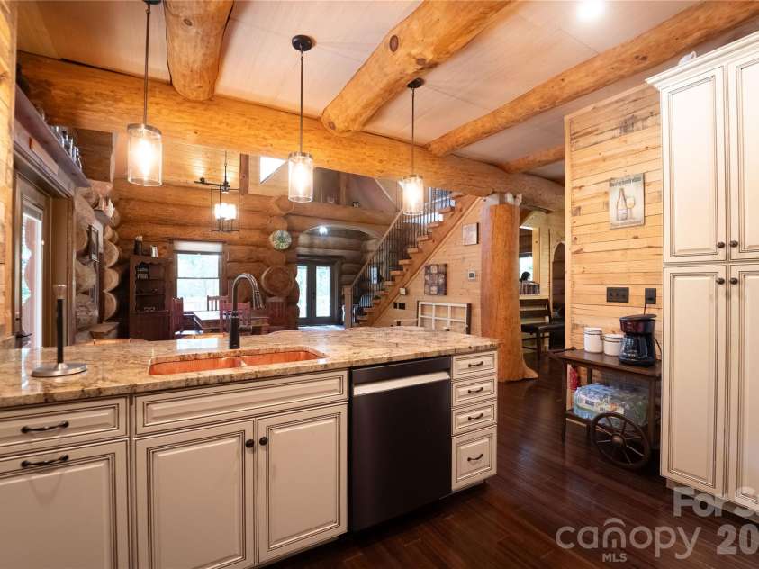 142 Southwood Drive, Brevard, NC 28712.  MLS# CAR4420666, YatesRealty ID 48250. Kitchen