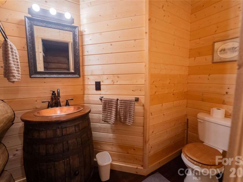 142 Southwood Drive, Brevard, NC 28712.  MLS# CAR4420666, YatesRealty ID 48250. Living area half bath