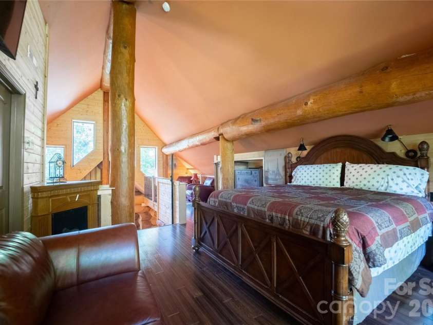 142 Southwood Drive, Brevard, NC 28712.  MLS# CAR4420666, YatesRealty ID 48250. Loft bedroom
