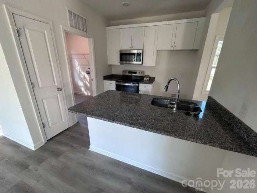 523 Front Street, Statesville, NC 28677.  MLS# CAR4420516, YatesRealty ID 48251. 