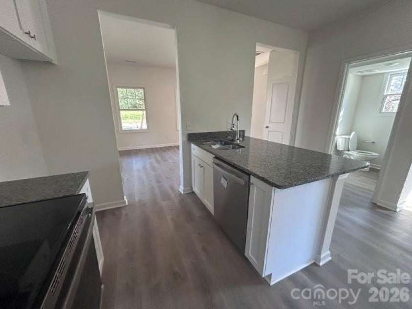 523 Front Street, Statesville, NC 28677.  MLS# CAR4420516, YatesRealty ID 48251. 