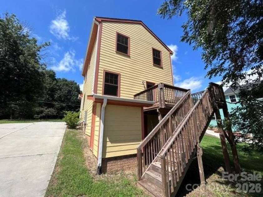 523 Front Street, Statesville, NC 28677.  MLS# CAR4420516, YatesRealty ID 48251. 