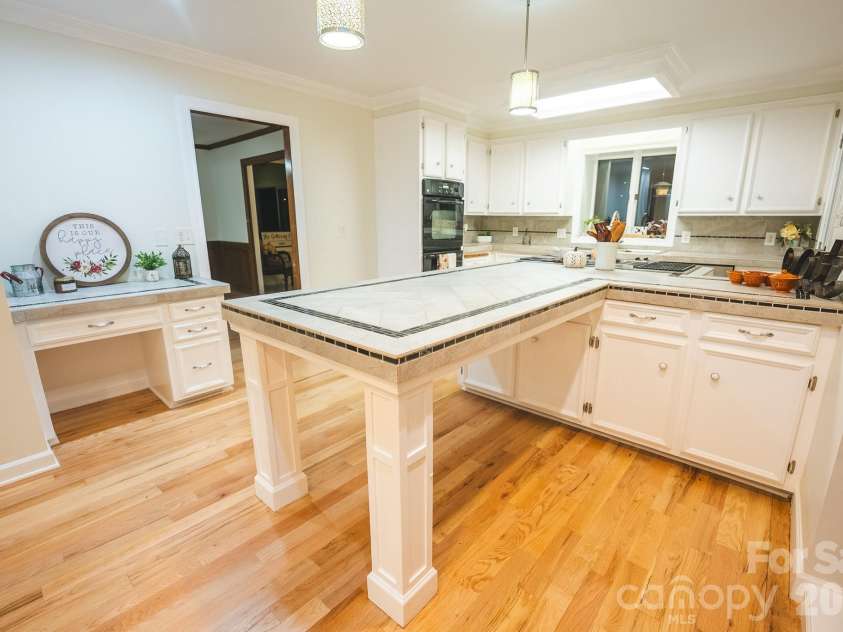 3750 11th Street, Hickory, NC 28601.  MLS# CAR4414184, YatesRealty ID 48255. 