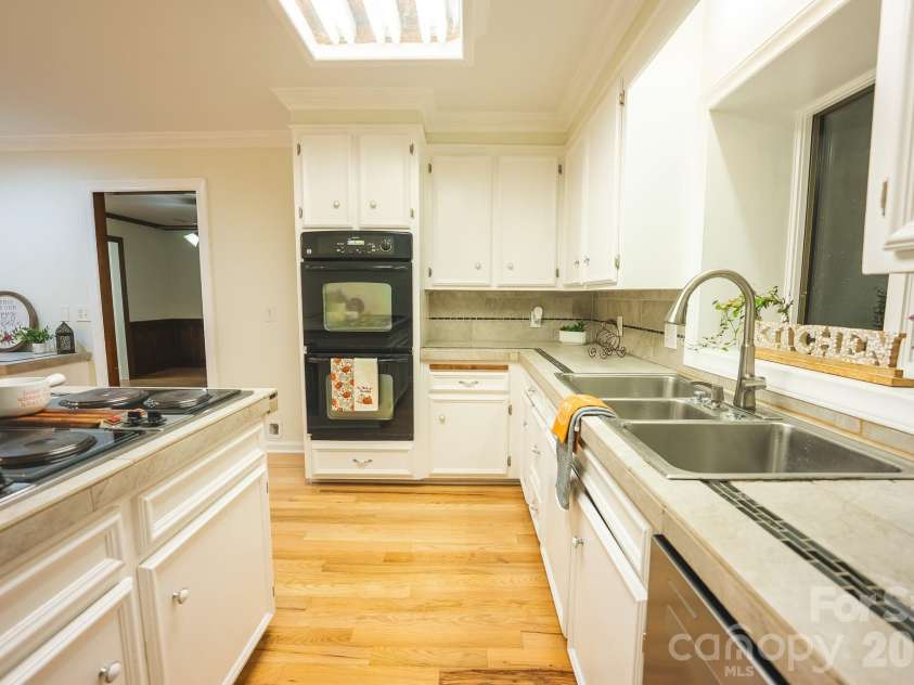 3750 11th Street, Hickory, NC 28601.  MLS# CAR4414184, YatesRealty ID 48255. 