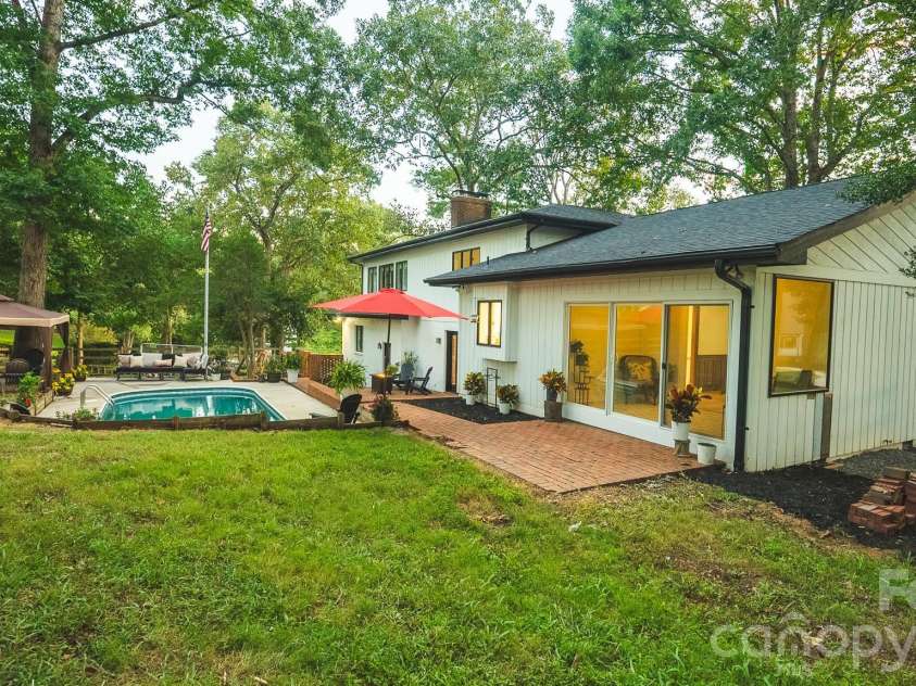 3750 11th Street, Hickory, NC 28601.  MLS# CAR4414184, YatesRealty ID 48255. 