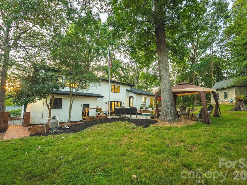 3750 11th Street, Hickory, NC 28601.  MLS# CAR4414184, YatesRealty ID 48255. 