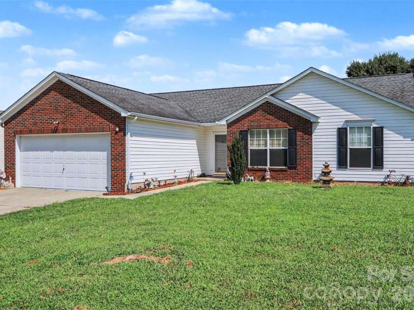 1068 Chapel Creek Road, Concord, NC 28025.  MLS# CAR4416719, YatesRealty ID 48259. 