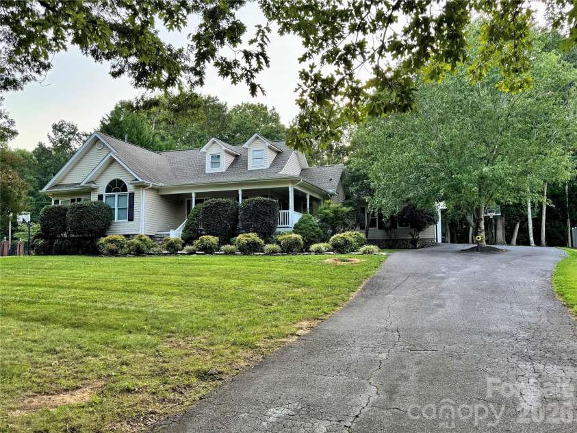 107 Shawnee Trail, Maiden, NC 28650.  MLS# CAR4416945, YatesRealty ID 48260. 