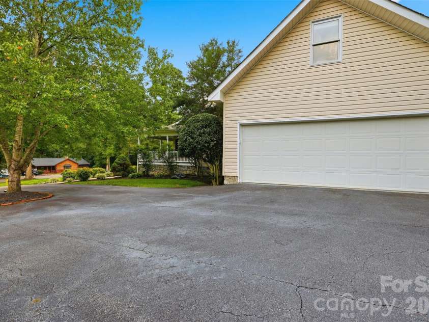 107 Shawnee Trail, Maiden, NC 28650.  MLS# CAR4416945, YatesRealty ID 48260. 