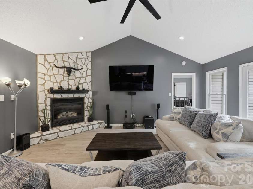 107 Shawnee Trail, Maiden, NC 28650.  MLS# CAR4416945, YatesRealty ID 48260. 