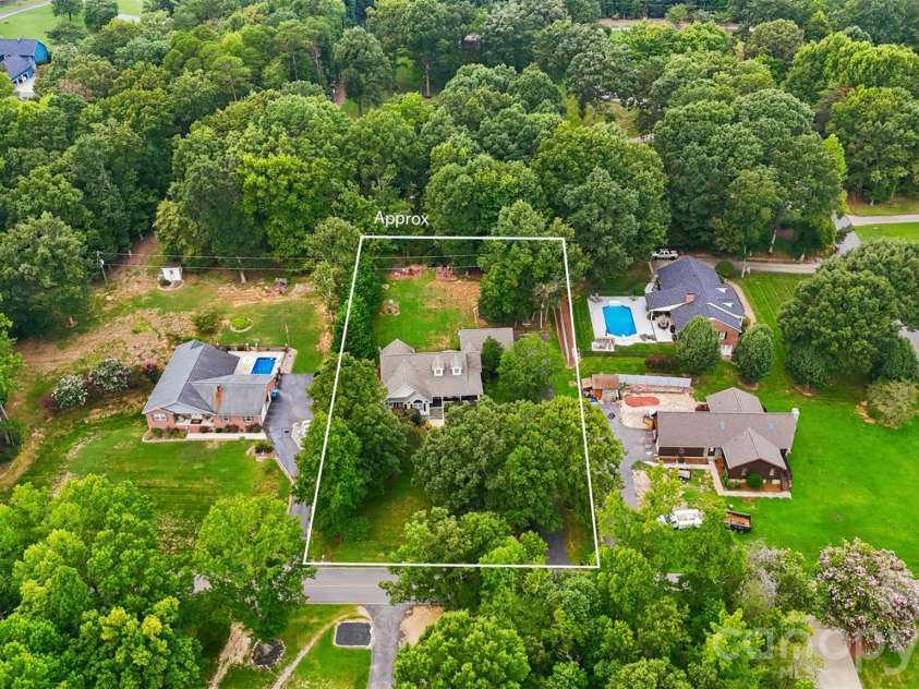 107 Shawnee Trail, Maiden, NC 28650.  MLS# CAR4416945, YatesRealty ID 48260. 