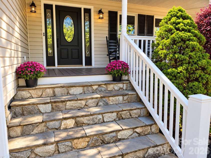 107 Shawnee Trail, Maiden, NC 28650.  MLS# CAR4416945, YatesRealty ID 48260. 