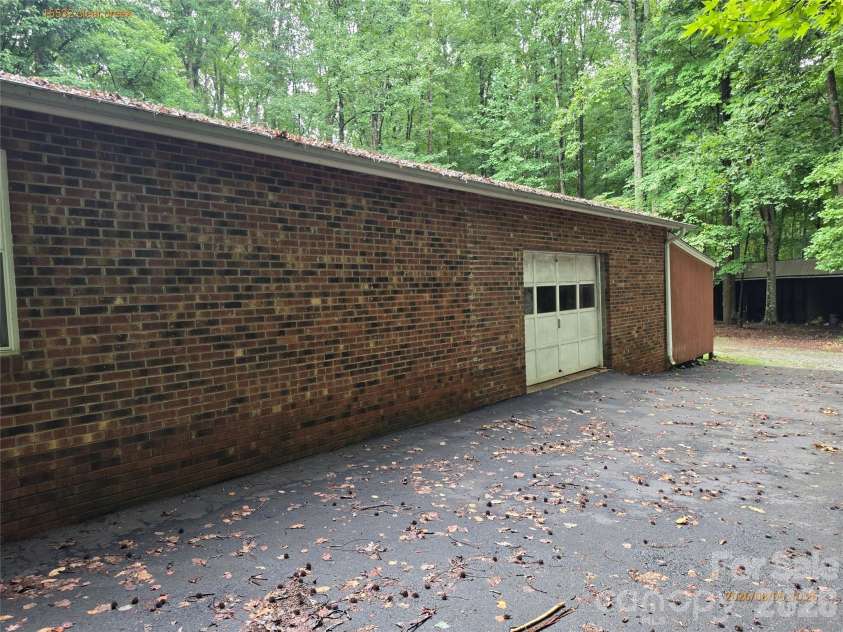 16532 Clear Creek Drive, Midland, NC 28107.  MLS# CAR4414228, YatesRealty ID 48261. 
