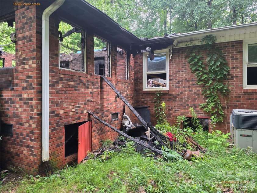 16532 Clear Creek Drive, Midland, NC 28107.  MLS# CAR4414228, YatesRealty ID 48261. 