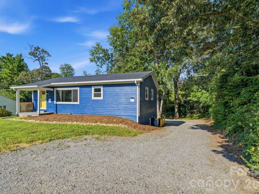 77 Trotter Place, Asheville, NC 28806.  MLS# CAR4419815, YatesRealty ID 48266. 