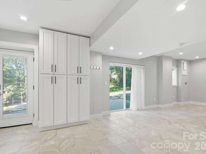 77 Trotter Place, Asheville, NC 28806.  MLS# CAR4419815, YatesRealty ID 48266. Dining