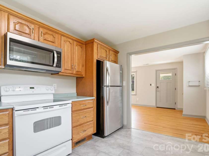 77 Trotter Place, Asheville, NC 28806.  MLS# CAR4419815, YatesRealty ID 48266. Upper Unit 2 Kitchen