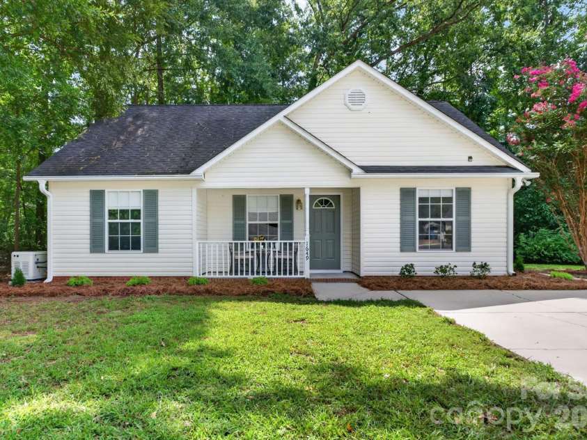 1649 Norfolk Court, Rock Hill, SC 29730.  MLS# CAR4419543, YatesRealty ID 48268. Front Exterior