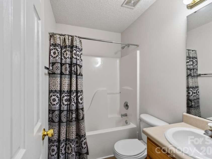 1649 Norfolk Court, Rock Hill, SC 29730.  MLS# CAR4419543, YatesRealty ID 48268. Secondary Full Bathroom