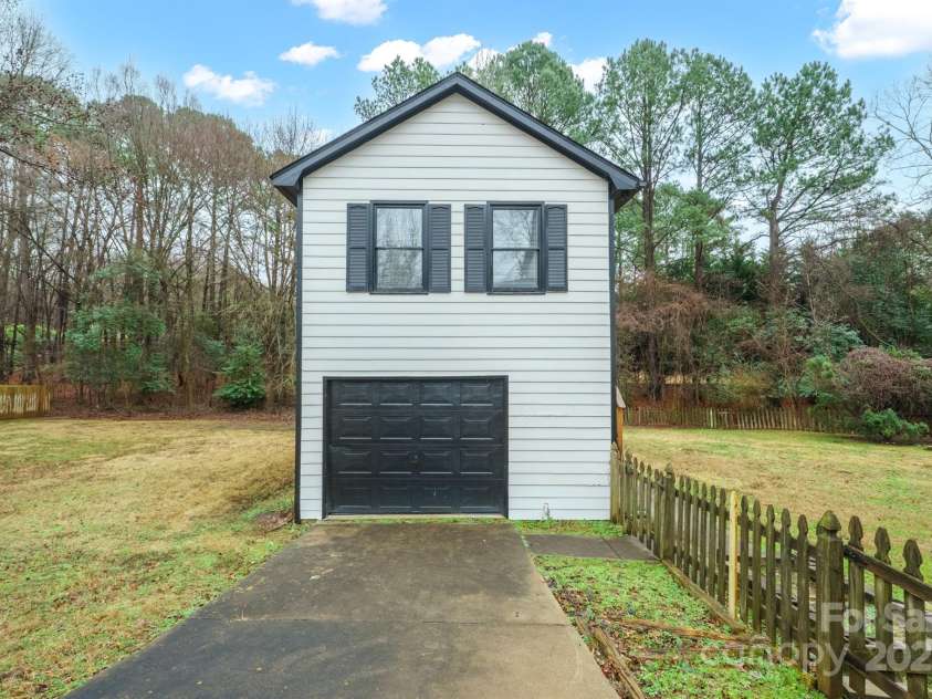 8730 Rittenhouse Circle, Charlotte, NC 28270.  MLS# CAR4225196, YatesRealty ID 4827. Detached Garage with Bonus Room above