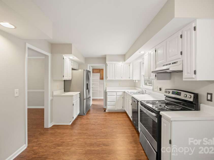 8730 Rittenhouse Circle, Charlotte, NC 28270.  MLS# CAR4225196, YatesRealty ID 4827. Kitchen