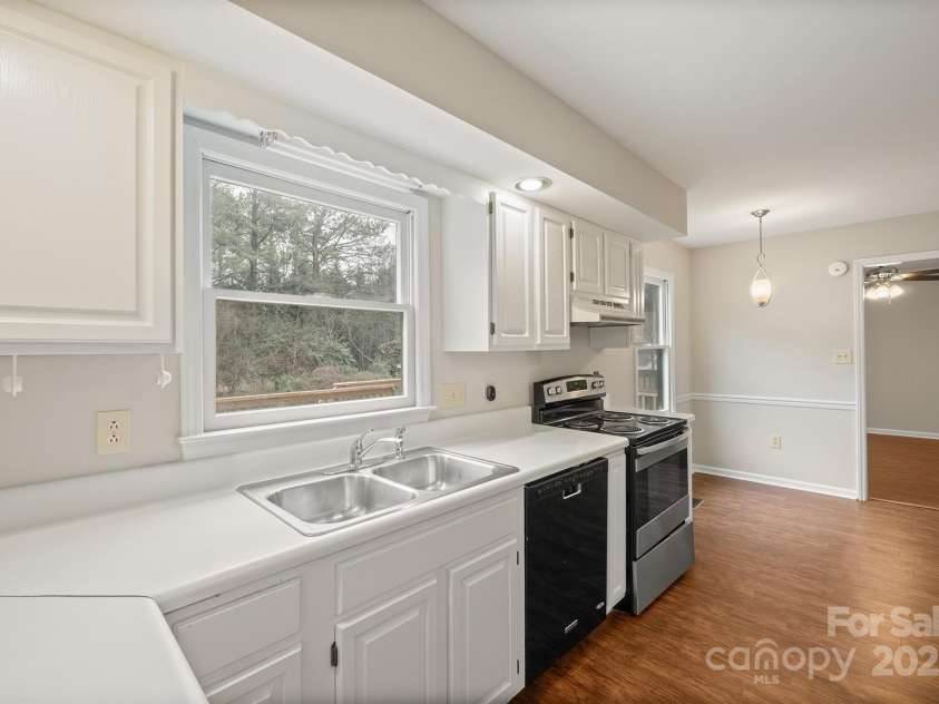 8730 Rittenhouse Circle, Charlotte, NC 28270.  MLS# CAR4225196, YatesRealty ID 4827. Kitchen