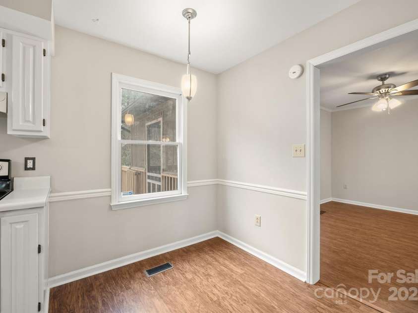 8730 Rittenhouse Circle, Charlotte, NC 28270.  MLS# CAR4225196, YatesRealty ID 4827. Kitchen