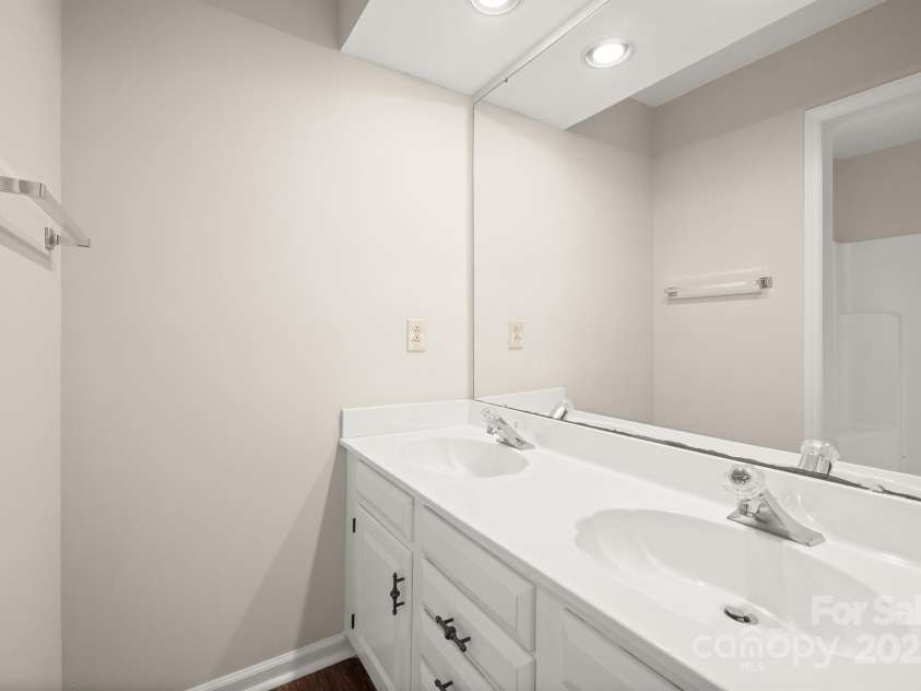 8730 Rittenhouse Circle, Charlotte, NC 28270.  MLS# CAR4225196, YatesRealty ID 4827. Primary Bathroom