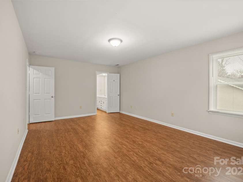 8730 Rittenhouse Circle, Charlotte, NC 28270.  MLS# CAR4225196, YatesRealty ID 4827. Primary Bedroom