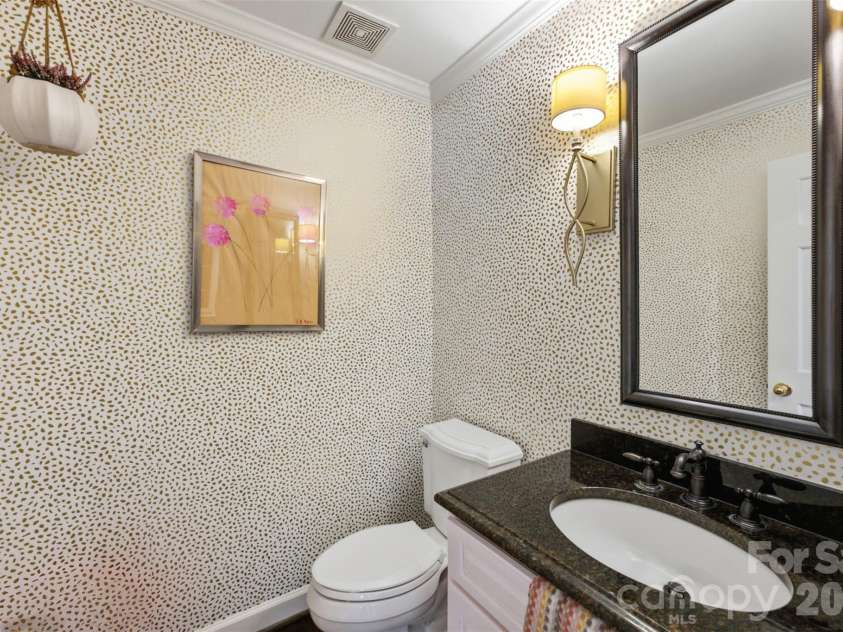 2801 Wamath Drive, Charlotte, NC 28210.  MLS# CAR4420242, YatesRealty ID 48270. 
