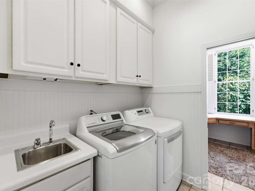 2801 Wamath Drive, Charlotte, NC 28210.  MLS# CAR4420242, YatesRealty ID 48270. 