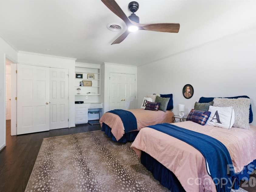 2801 Wamath Drive, Charlotte, NC 28210.  MLS# CAR4420242, YatesRealty ID 48270. 