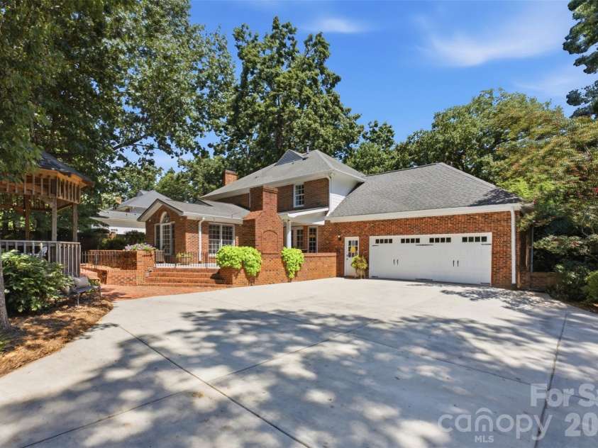 2801 Wamath Drive, Charlotte, NC 28210.  MLS# CAR4420242, YatesRealty ID 48270. 