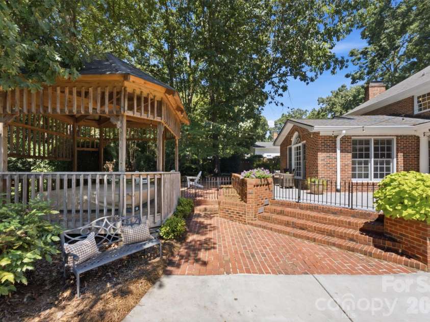 2801 Wamath Drive, Charlotte, NC 28210.  MLS# CAR4420242, YatesRealty ID 48270. 
