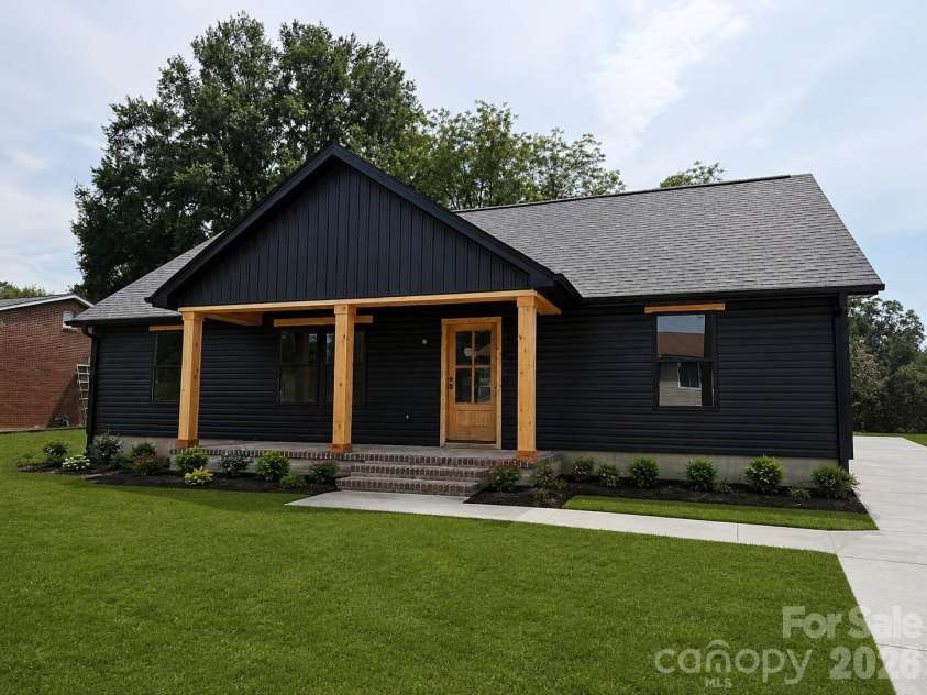 304 Garden Street, Landis, NC 28088.  MLS# CAR4414110, YatesRealty ID 48271. 
