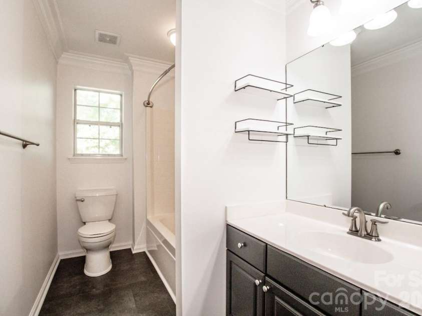 10211 Danesway Lane, Cornelius, NC 28031.  MLS# CAR4410941, YatesRealty ID 48272. Bathroom #2