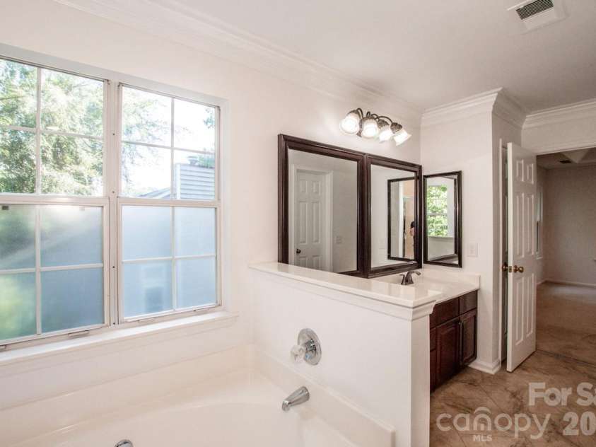 10211 Danesway Lane, Cornelius, NC 28031.  MLS# CAR4410941, YatesRealty ID 48272. Primary Bathroom