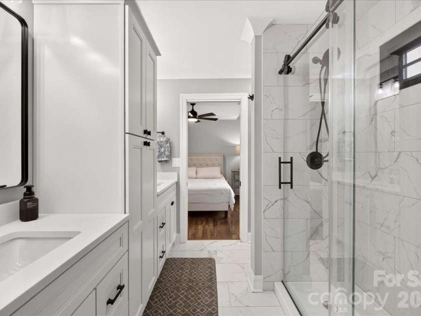 2200 Stratford Avenue, Charlotte, NC 28205.  MLS# CAR4413769, YatesRealty ID 48273. 3rd level shared bath