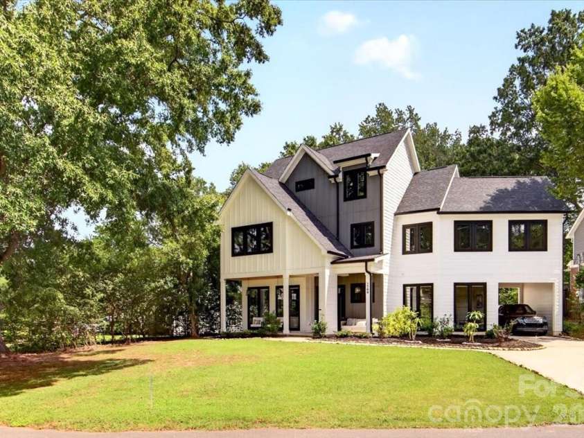2200 Stratford Avenue, Charlotte, NC 28205.  MLS# CAR4413769, YatesRealty ID 48273. 