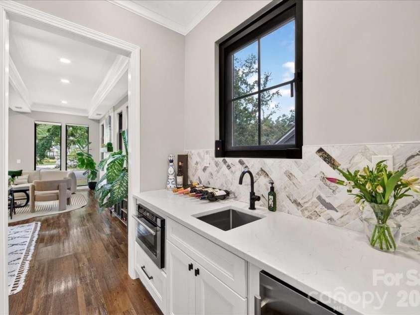 2200 Stratford Avenue, Charlotte, NC 28205.  MLS# CAR4413769, YatesRealty ID 48273. 