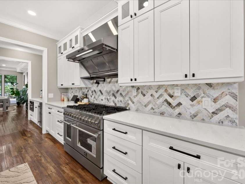 2200 Stratford Avenue, Charlotte, NC 28205.  MLS# CAR4413769, YatesRealty ID 48273. 