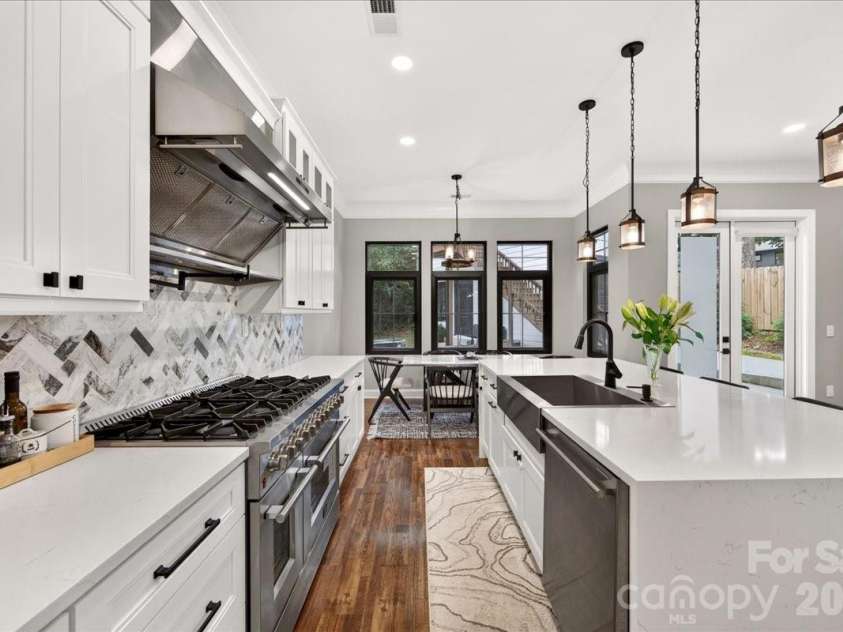 2200 Stratford Avenue, Charlotte, NC 28205.  MLS# CAR4413769, YatesRealty ID 48273. 