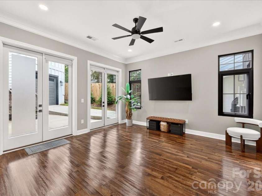 2200 Stratford Avenue, Charlotte, NC 28205.  MLS# CAR4413769, YatesRealty ID 48273. 