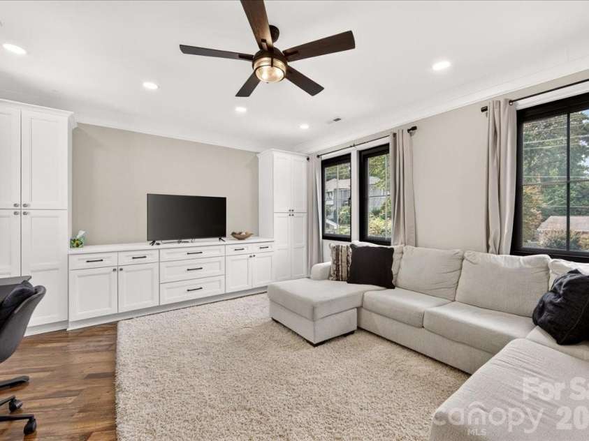 2200 Stratford Avenue, Charlotte, NC 28205.  MLS# CAR4413769, YatesRealty ID 48273. 