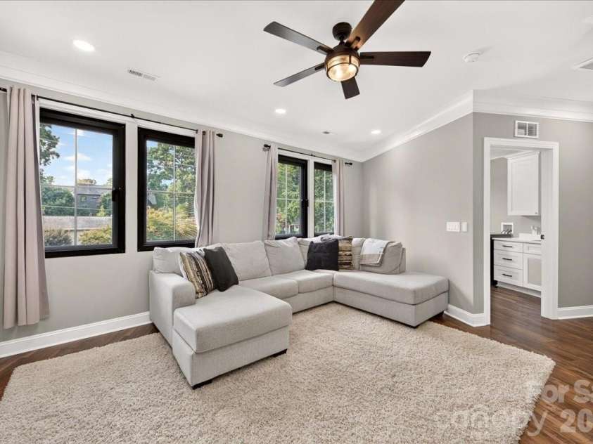 2200 Stratford Avenue, Charlotte, NC 28205.  MLS# CAR4413769, YatesRealty ID 48273. 