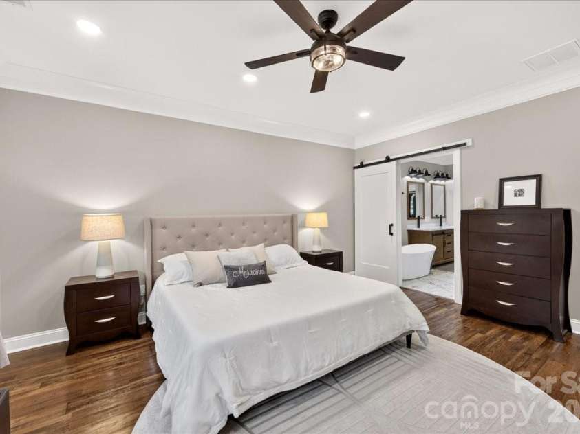 2200 Stratford Avenue, Charlotte, NC 28205.  MLS# CAR4413769, YatesRealty ID 48273. 